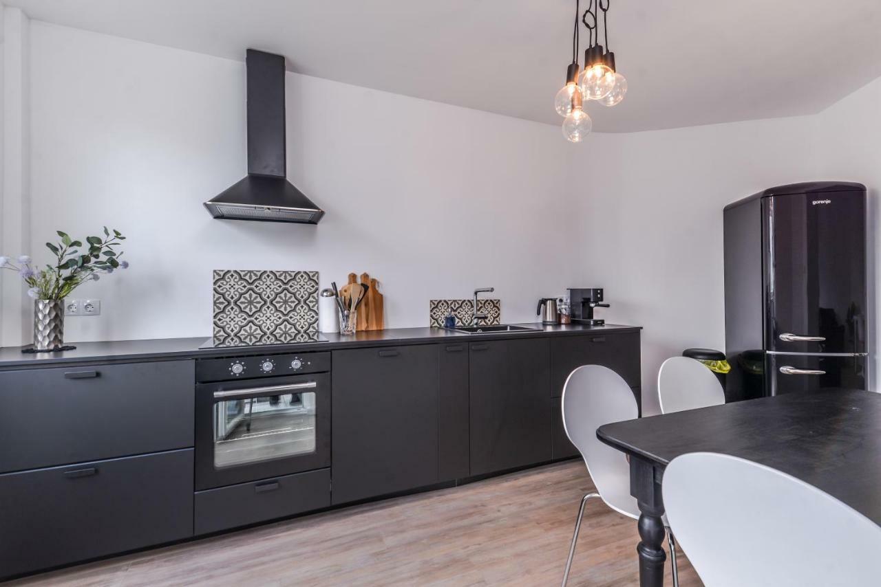 66 Apartment - Stylish Two Bedroom in Lozenets District Sofia Buitenkant foto